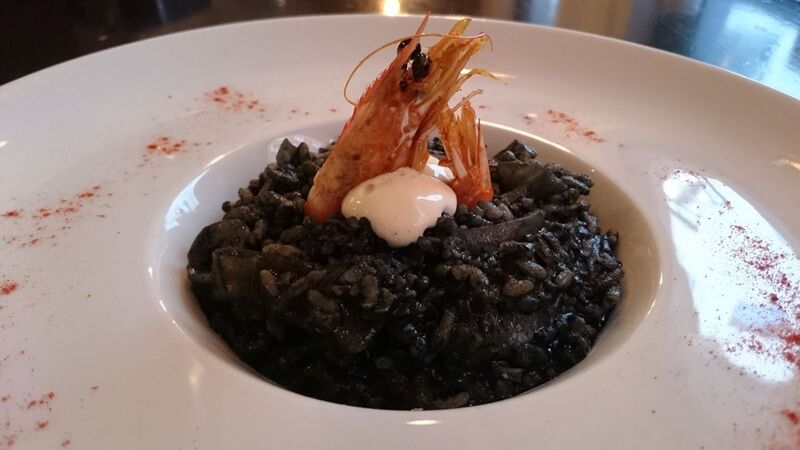 Arroz negro con chipirones y langostinos