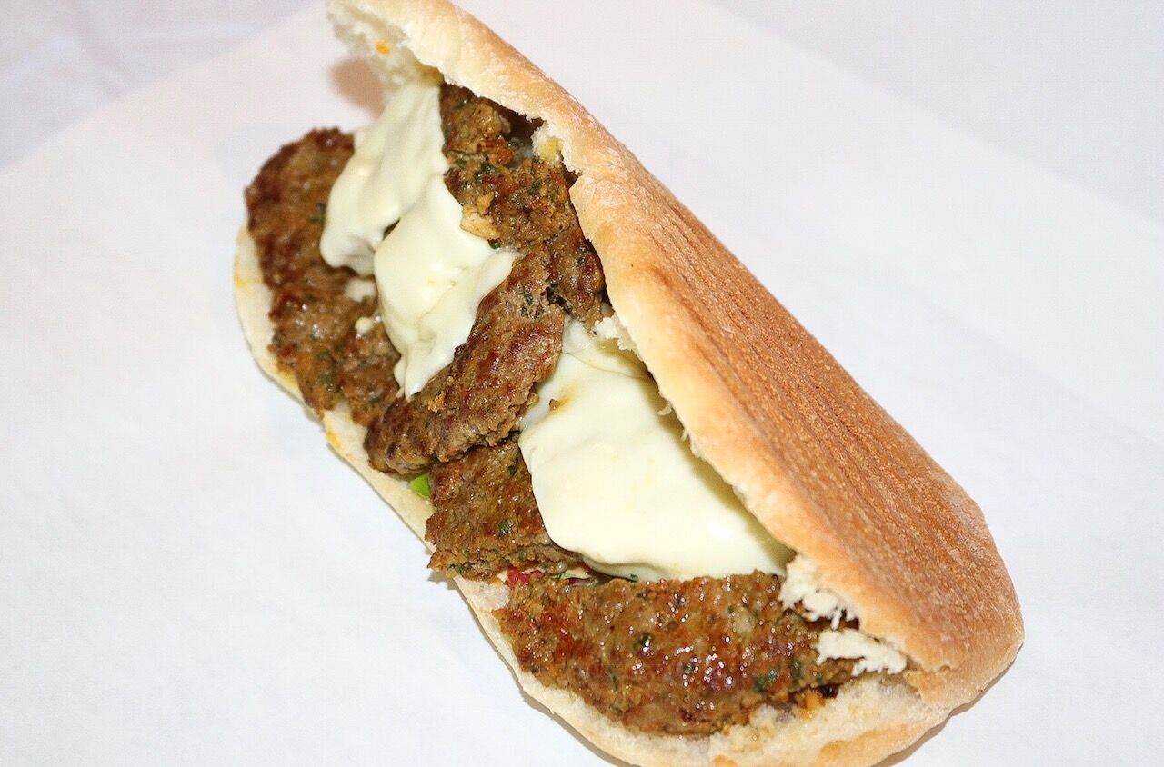 Sandwich Kefta ( viande du boucher origine France ) seul 5€.
Menu frites+boisson 33cl: 6€