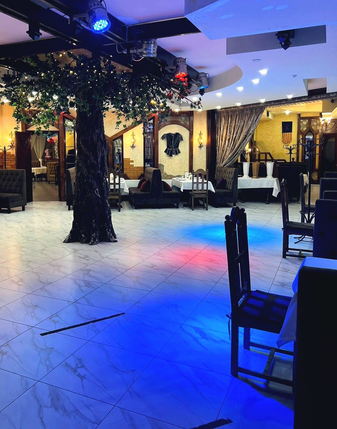 Основний зал