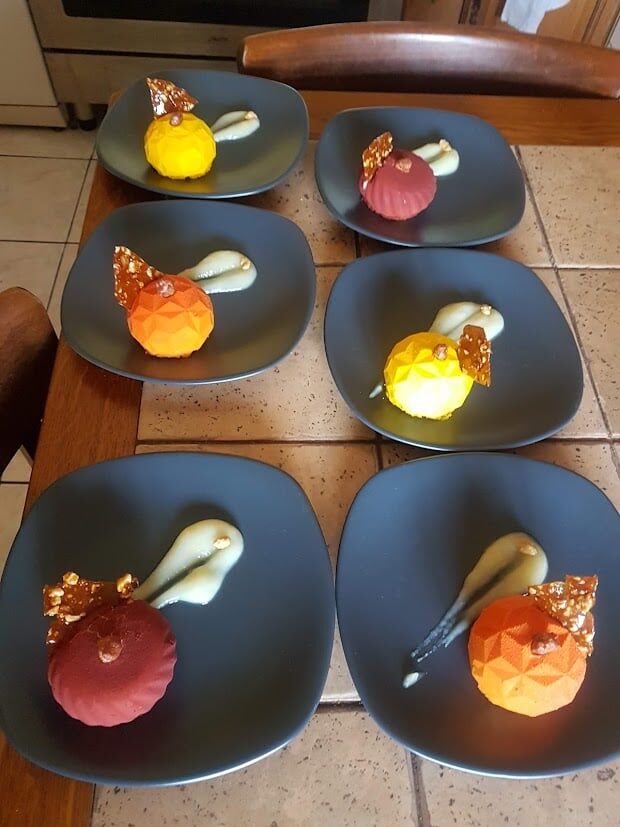 Gâteau individuel servie à l'assiette 