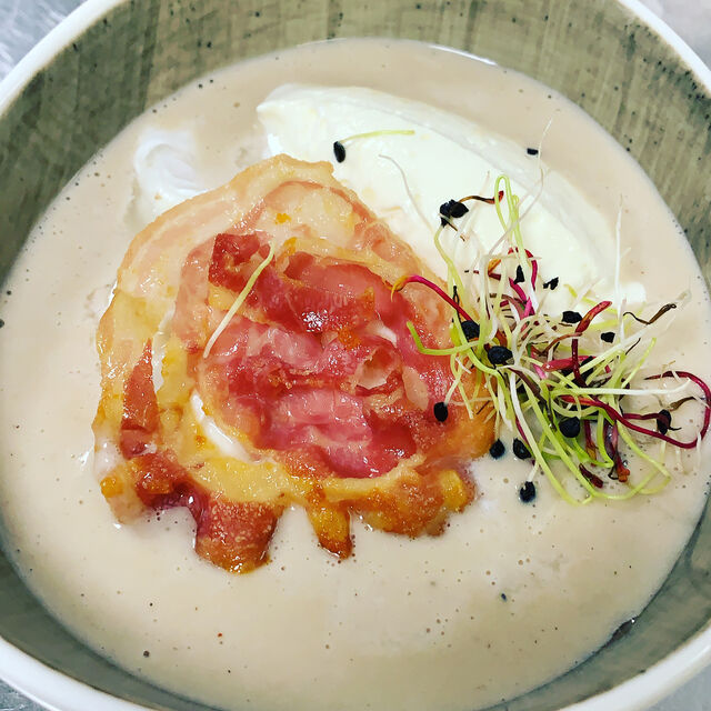 velouté de châtaignes capuccino, pancetta grillée