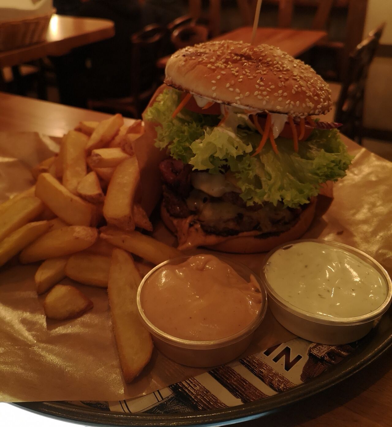 A może Crazyburger? Podwójny kotlet wołowy z serem ?.... Pychota 