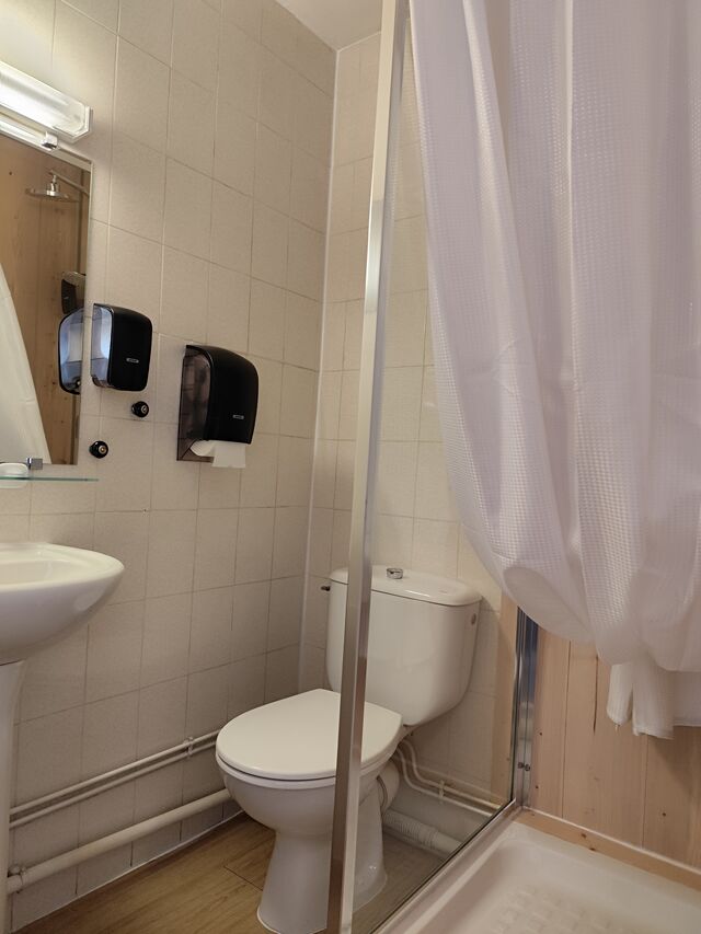 SALLE DE BAIN - CHAMBRE 6 - 78€