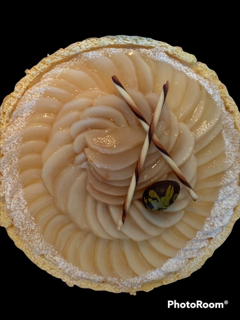 Charlotte aux poires
Biscuits cuillères
Mousse chocolat ou vanille poires pochées au sirop maison 