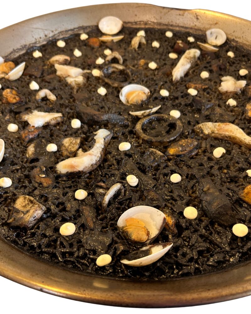 Arroz negro con bacalao