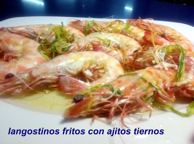 LANGOSTINOS FRITOS CON AJITOS TIERNOS