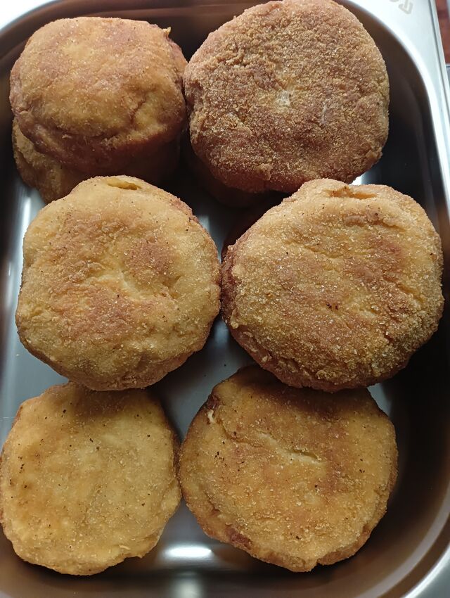 mielony drobiowy w panierce z serkiem topionym