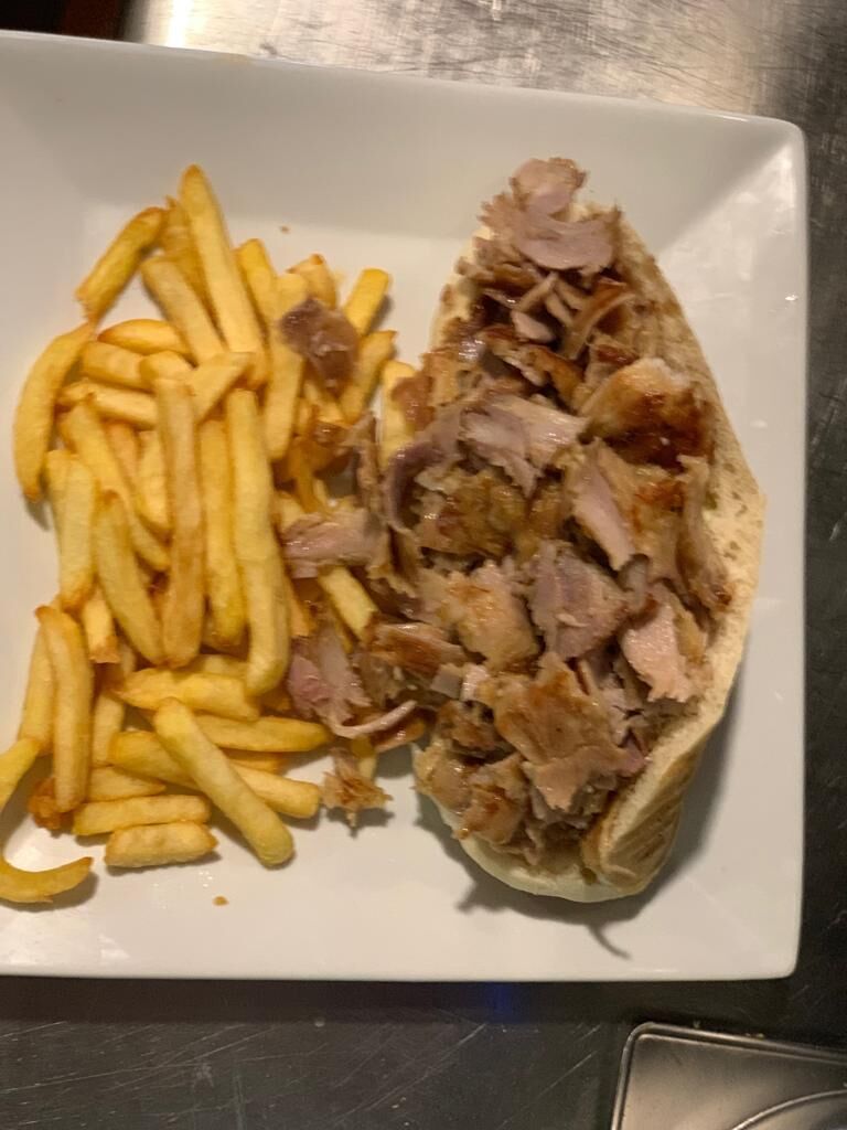 Kebab plus frites. 7€