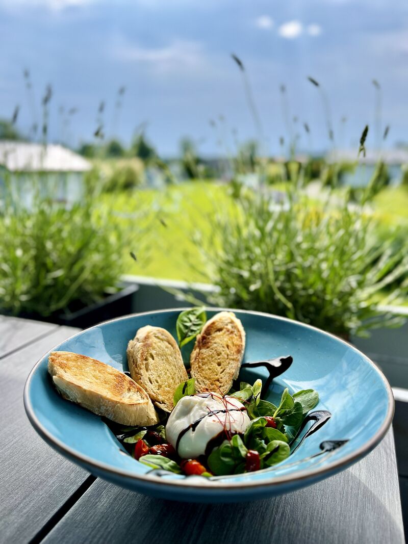 Burrata z pieczonymi pomidorami