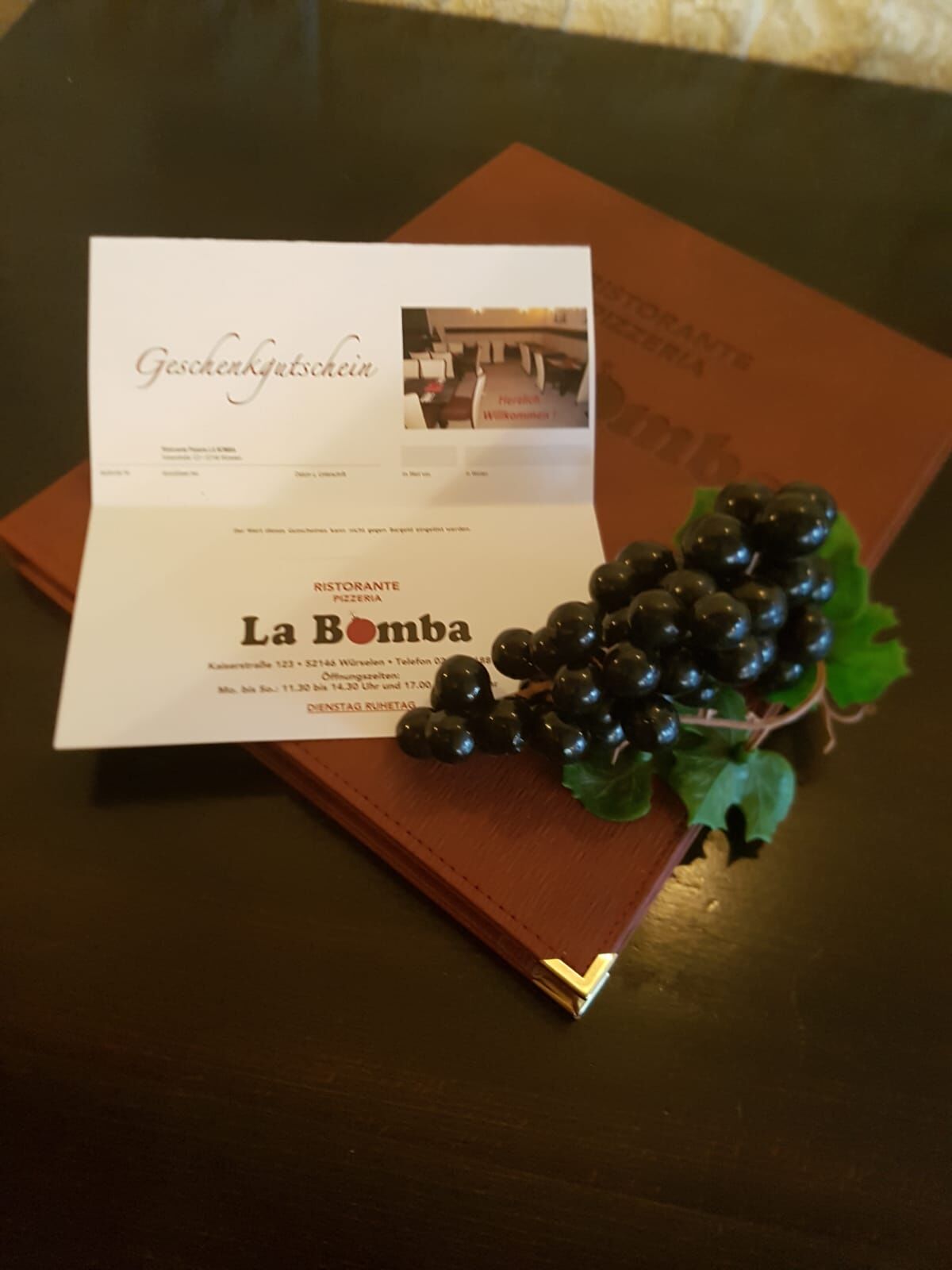 Noch kein Geschenk?
Ein Gutschein passt immer