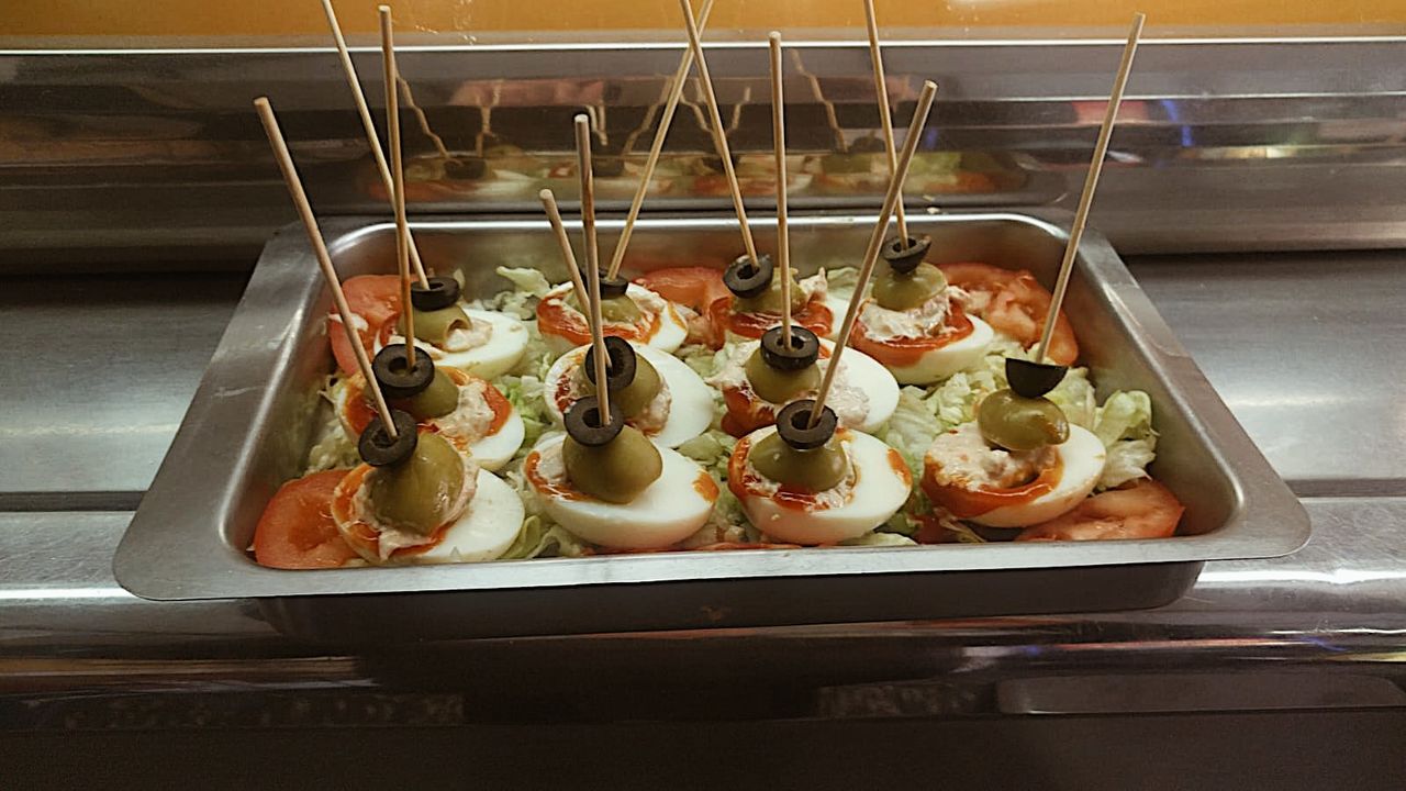 Huevos rellenos de atún