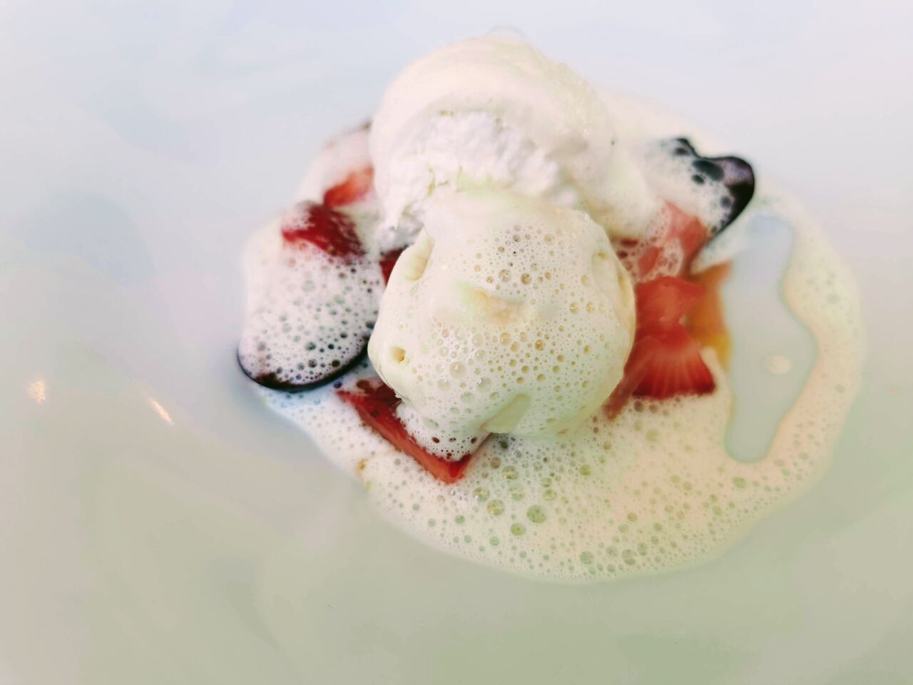 un des nombreux plats du menu dégustation présenté chaque midi en semaine ... Photo prise par une fidèle cliente