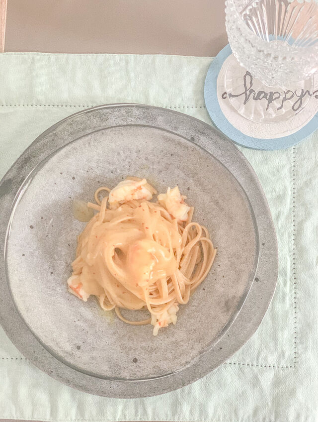 Linguini avec gambas et crème aux citrons.