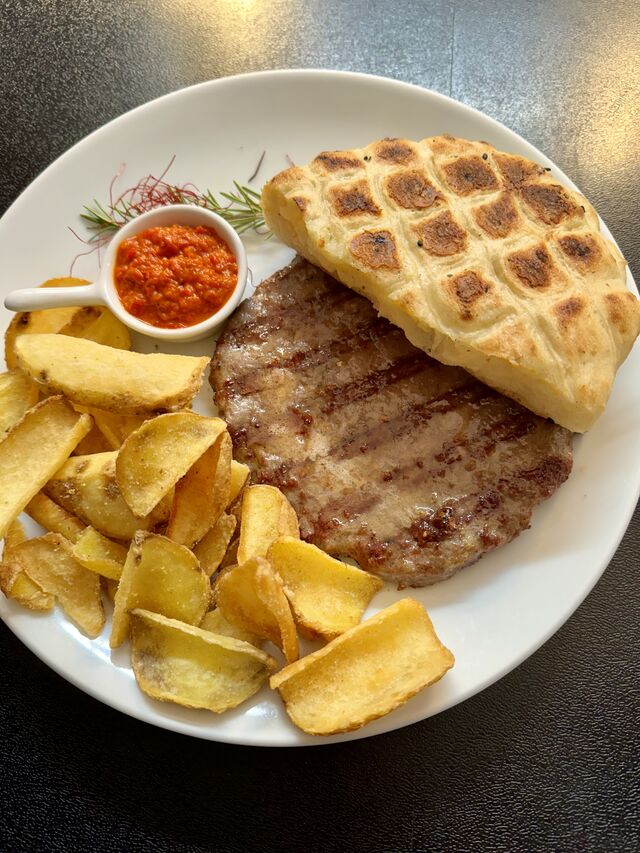 Gourtmen Pljeskavica