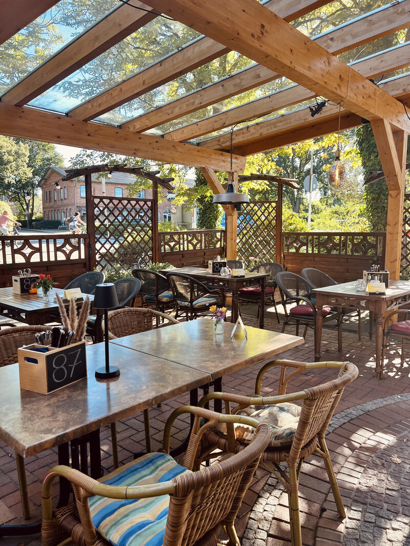 Sonnige Stunden im Biergarten