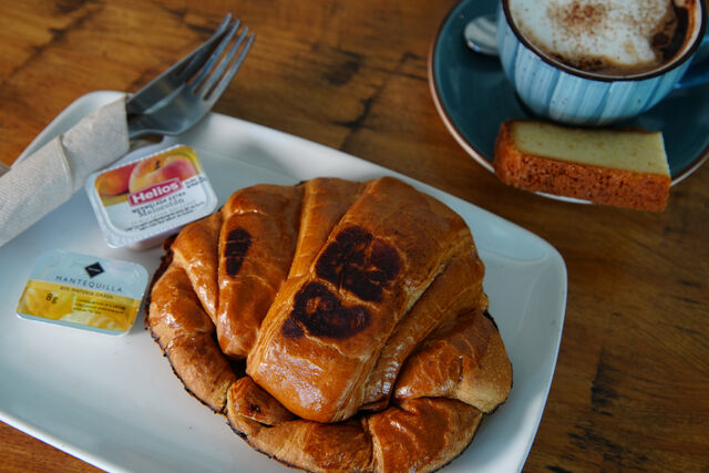 Desayuno croissant