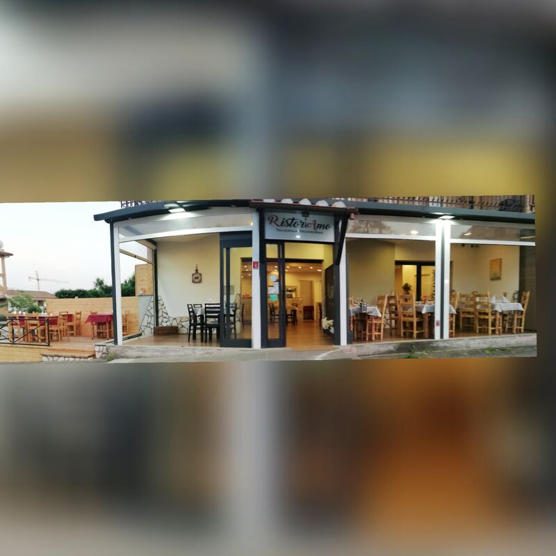 Tavoli all'esterno coperti e tavoli all'aperto
#lasala