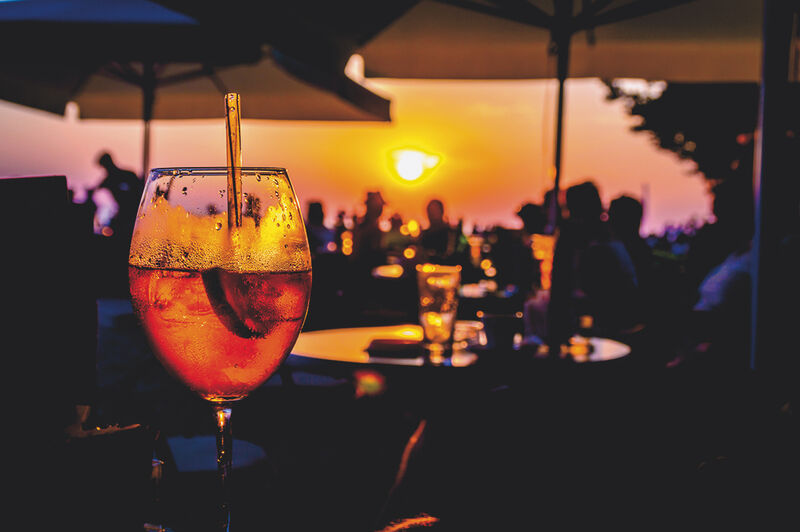 Einen langen Arbeitstag gemütlich am Wasser ausklingen lassen...mit einem Glas Aperol.