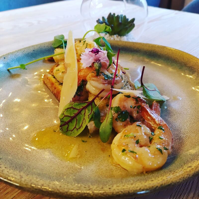 Krewetki/sos cydrowo maślany/ papryczka chilli/ parmezan/grzanka 