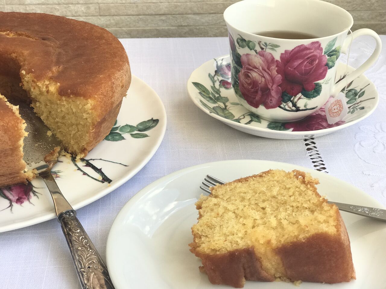 Bolo de Laranja, Mármore e muitos outros para acompanhar com café ou chá.