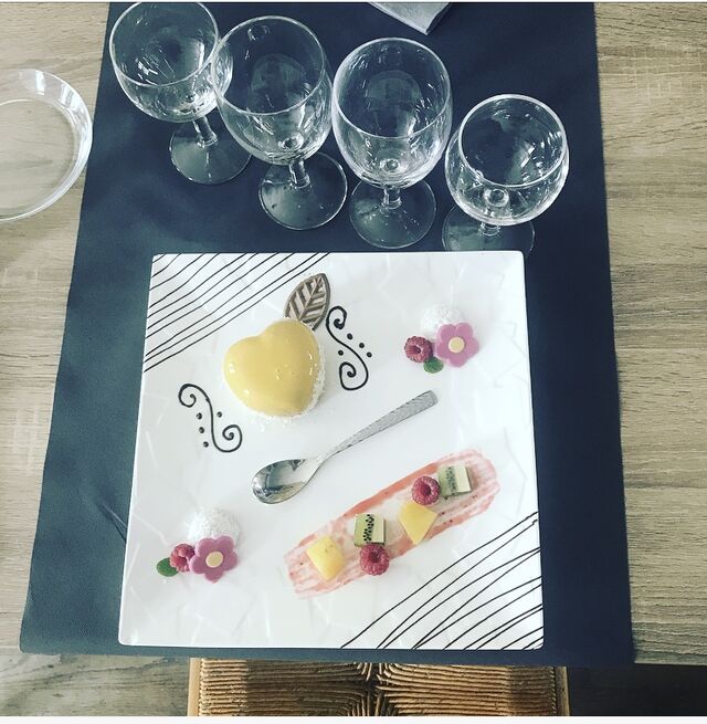 Voyage autour des continents, c'est un dessert à base de chocolat et curry, lait de coco, riz, kiwi, ananas 