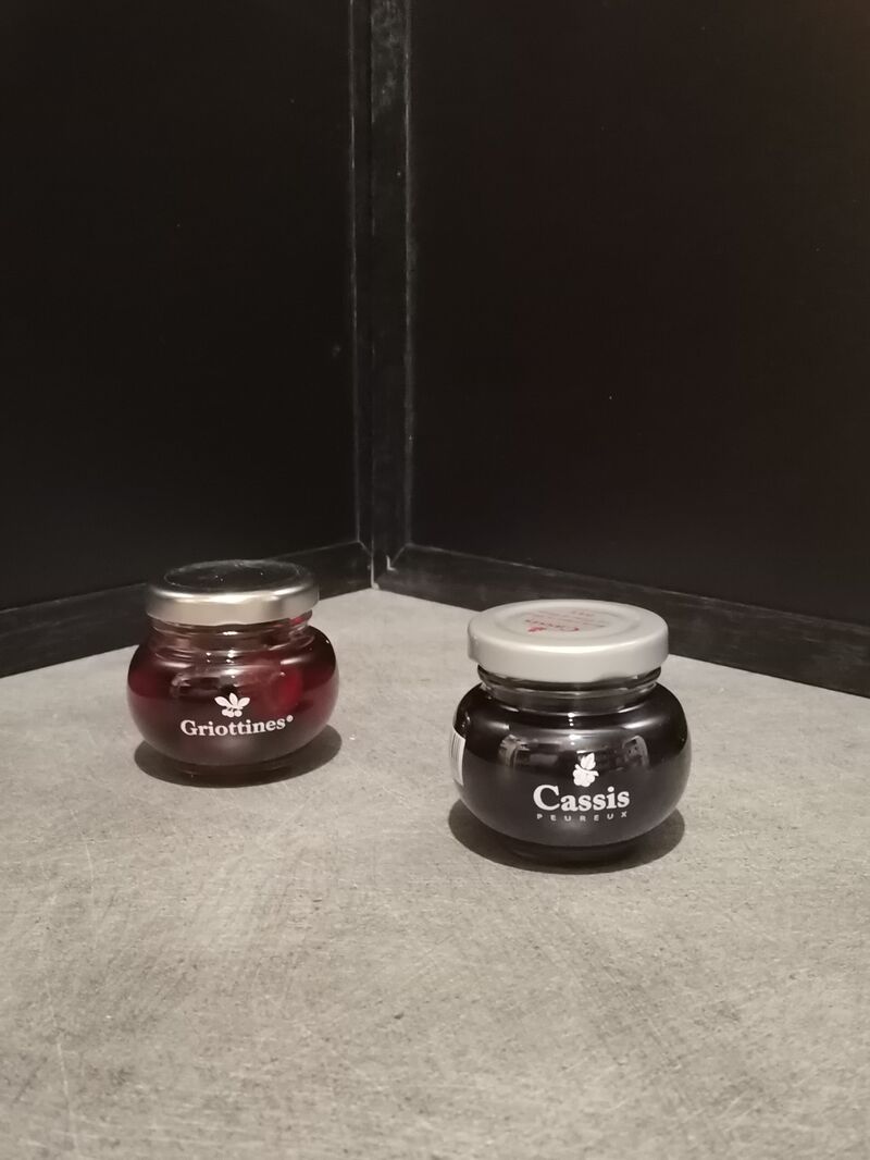 Griottines 5cl=5.50€ / cassis 5cl=5.90€ 