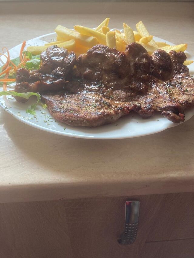 Ceafa cu cartofi prajiti