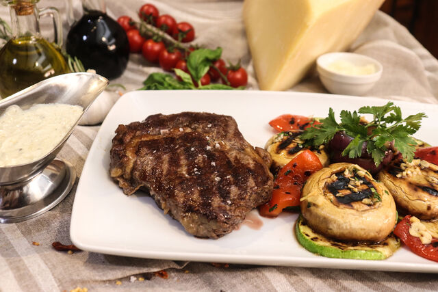 Lombata con Salsa di Gorgonzola e Verdure alla Griglia