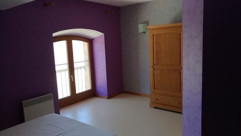 Chambre accessible double avec Salle de douche adaptée
Possibilité chambre enfants.