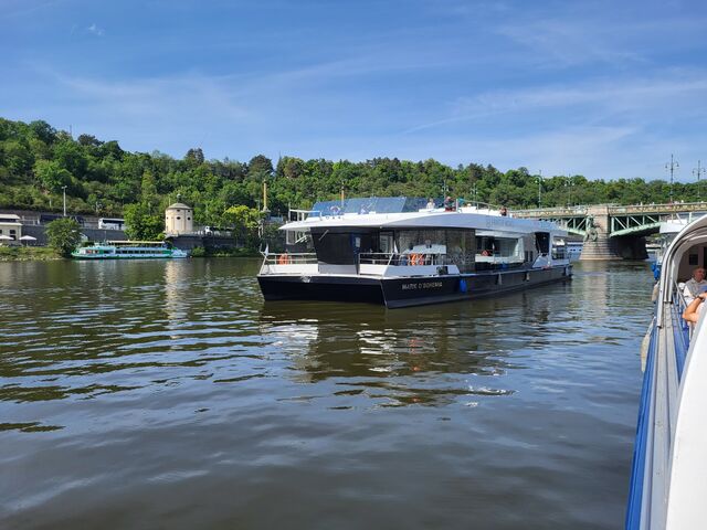 Pravidelně jsme zváni na plavby na řece.