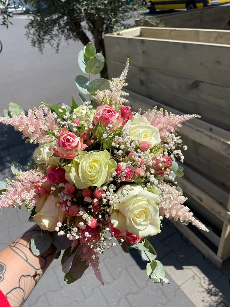 Blumensträuße in allel Variationen
Hochzeitsfloristik