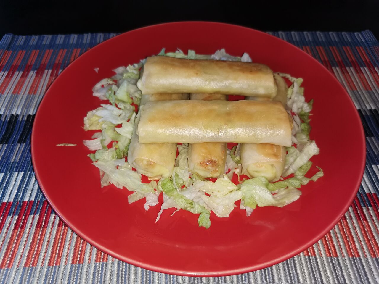 Roulé créoles aux épices lardons gruyère mozzarella.. 