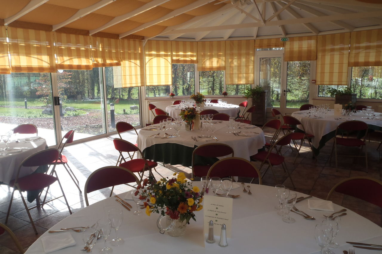 salle de réception pour les repas de groupe