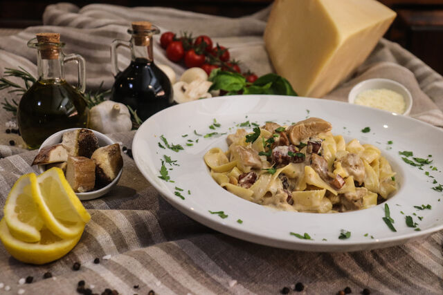 Pasta Funghi Porcini e Pancetta