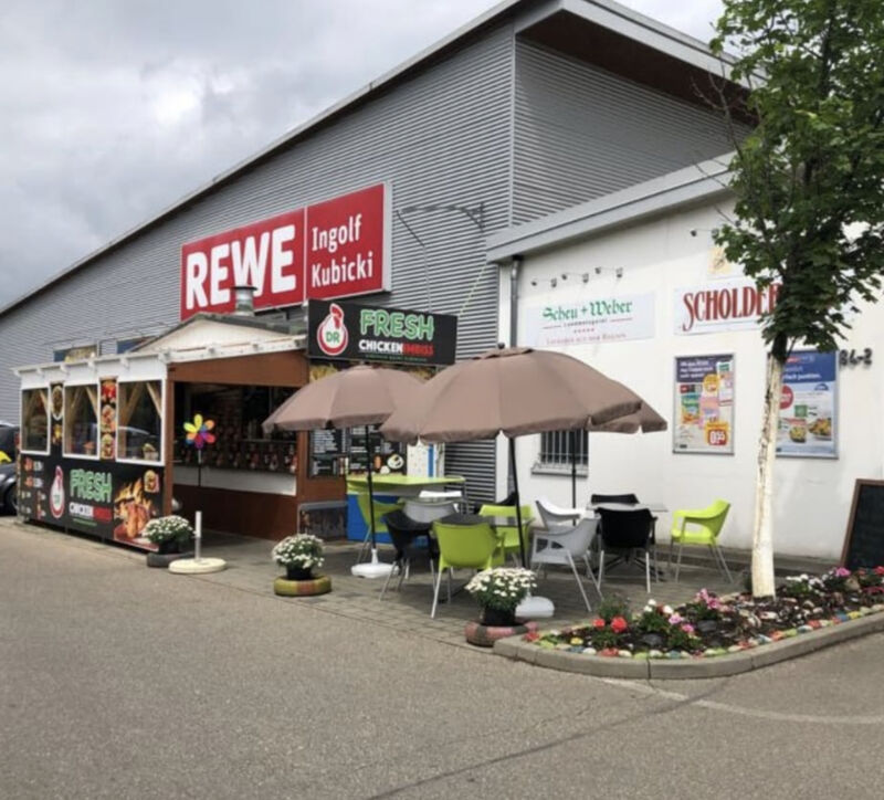 Kostenlose und ausreichende Parkplätze 