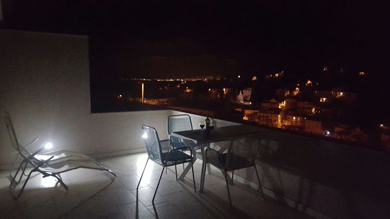 Uživajte u večernjoj romantici sa pogledom na Split !!!