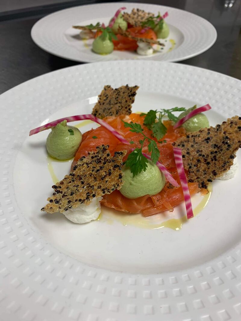 Truite d’ecosse fumée avocat crackers de quinoa