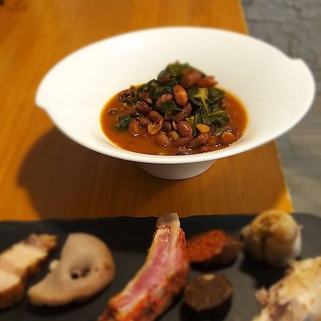 Aquí se guisa!!!!
Sabores de siempre...
Comida de verdad...
Caparrones con sus 7 sacramentos