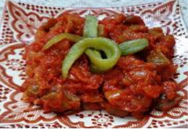 Salade Marocaine 6 € la part
(Poivrons et tomates grillés, persil, huile d'olive et vinaigre)
