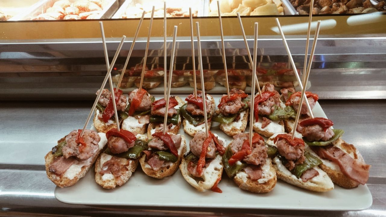 Montadito de butifarra on esencia de membrillo