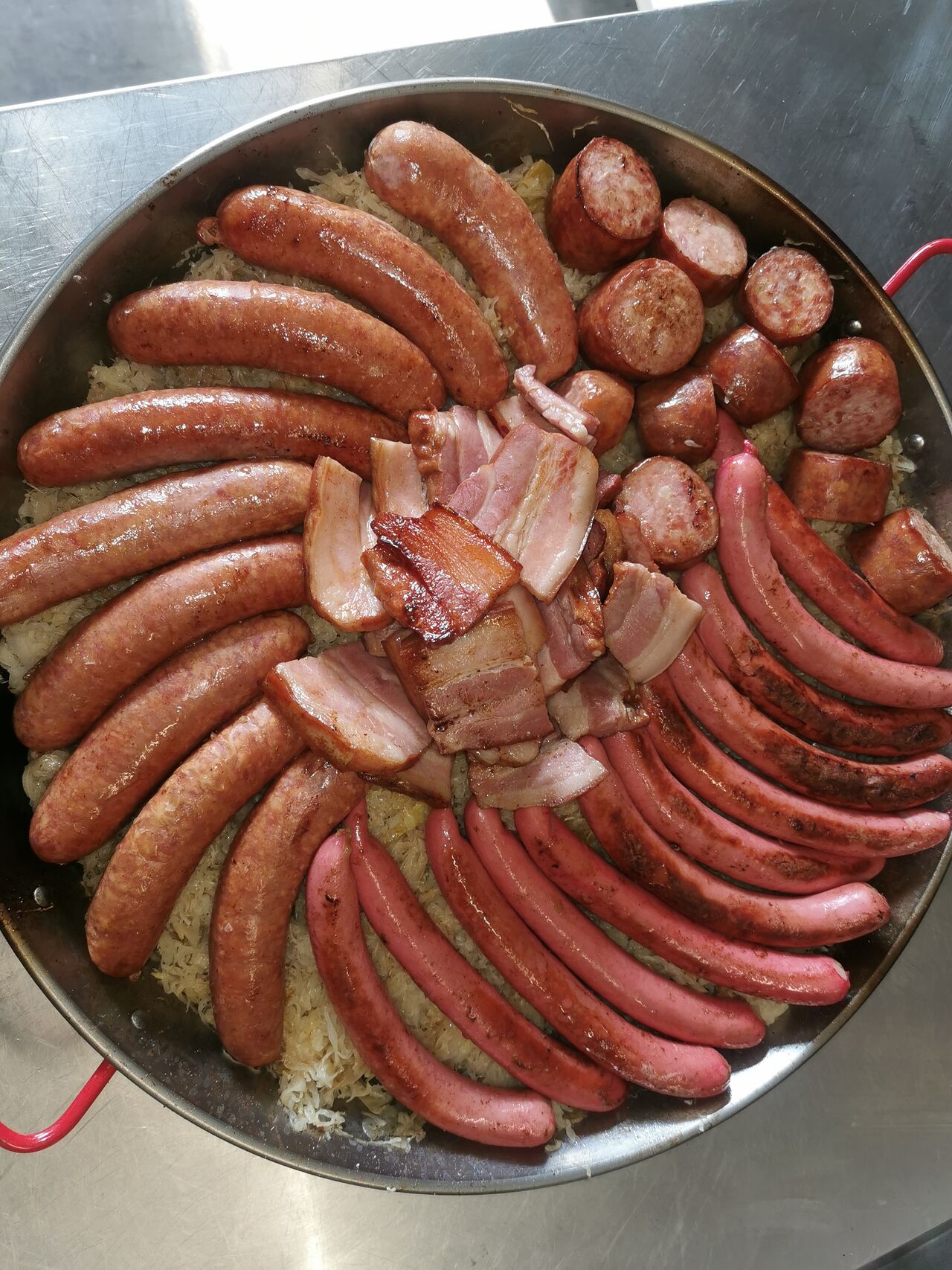 La choucroute plus que garnie. Repas à partager entre amis 