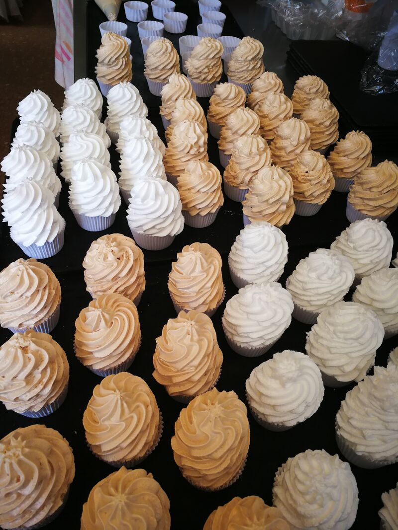 Merengues. Un clásico que nunca defrauda.
Blanco y de Café.