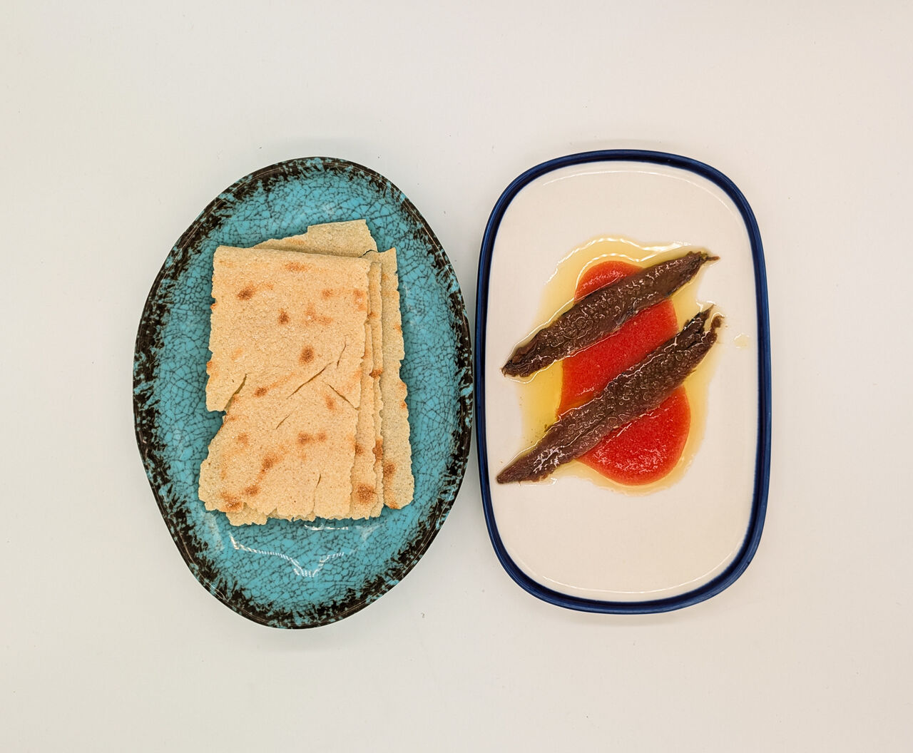 Anchoa Yurrita con tomate tamizado y tostas de carasau
