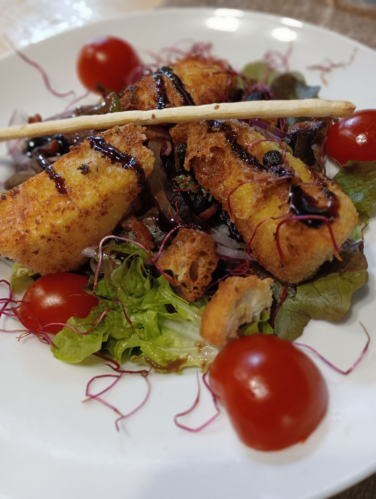 Salade au reblochon pané