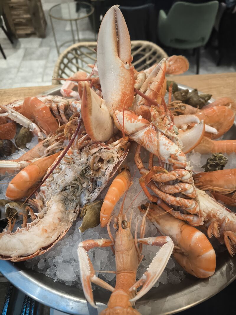 plateau fruits de mer homard langoustines crevettes bio