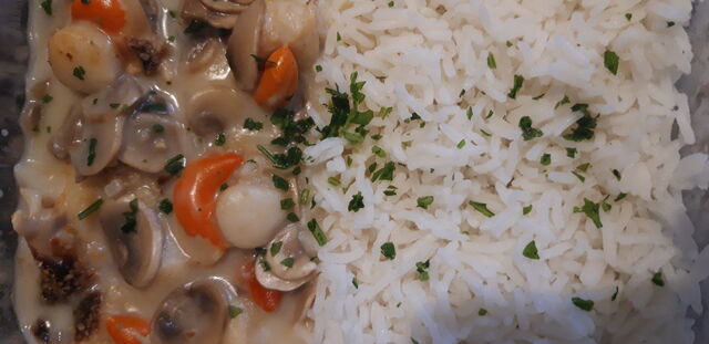 Noix de saint Jacques façon bretonne ( au vin moelleux )
Et son riz basmati... 