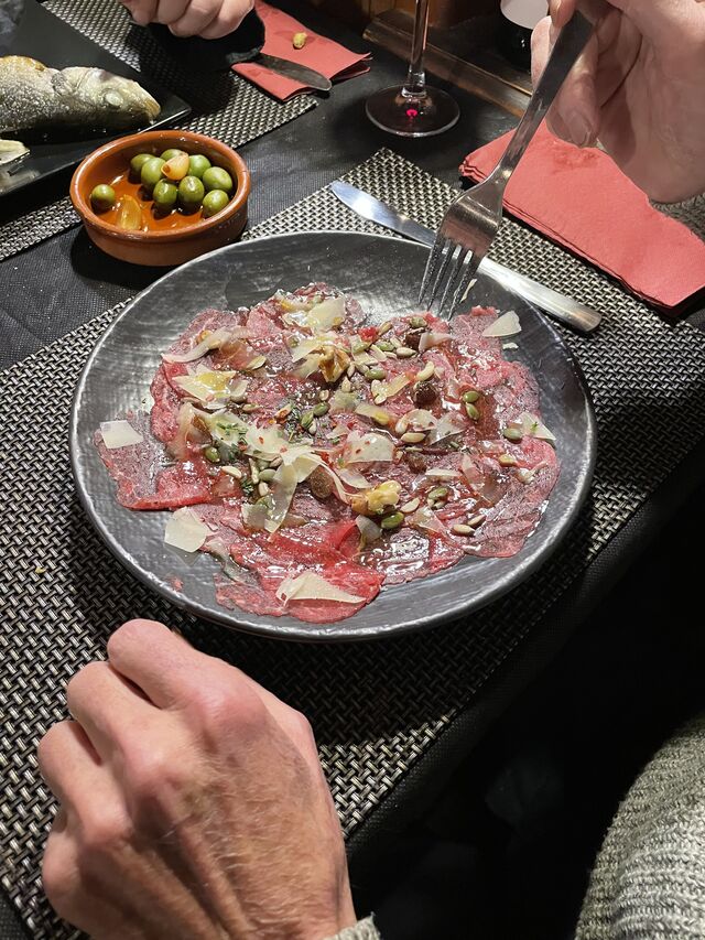 Carpaccio de filet de vaca amb parmesa