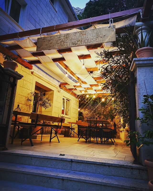 What to try in Omiš?! Try out traditional craft beer from Omiš without cheese and prosciutto!