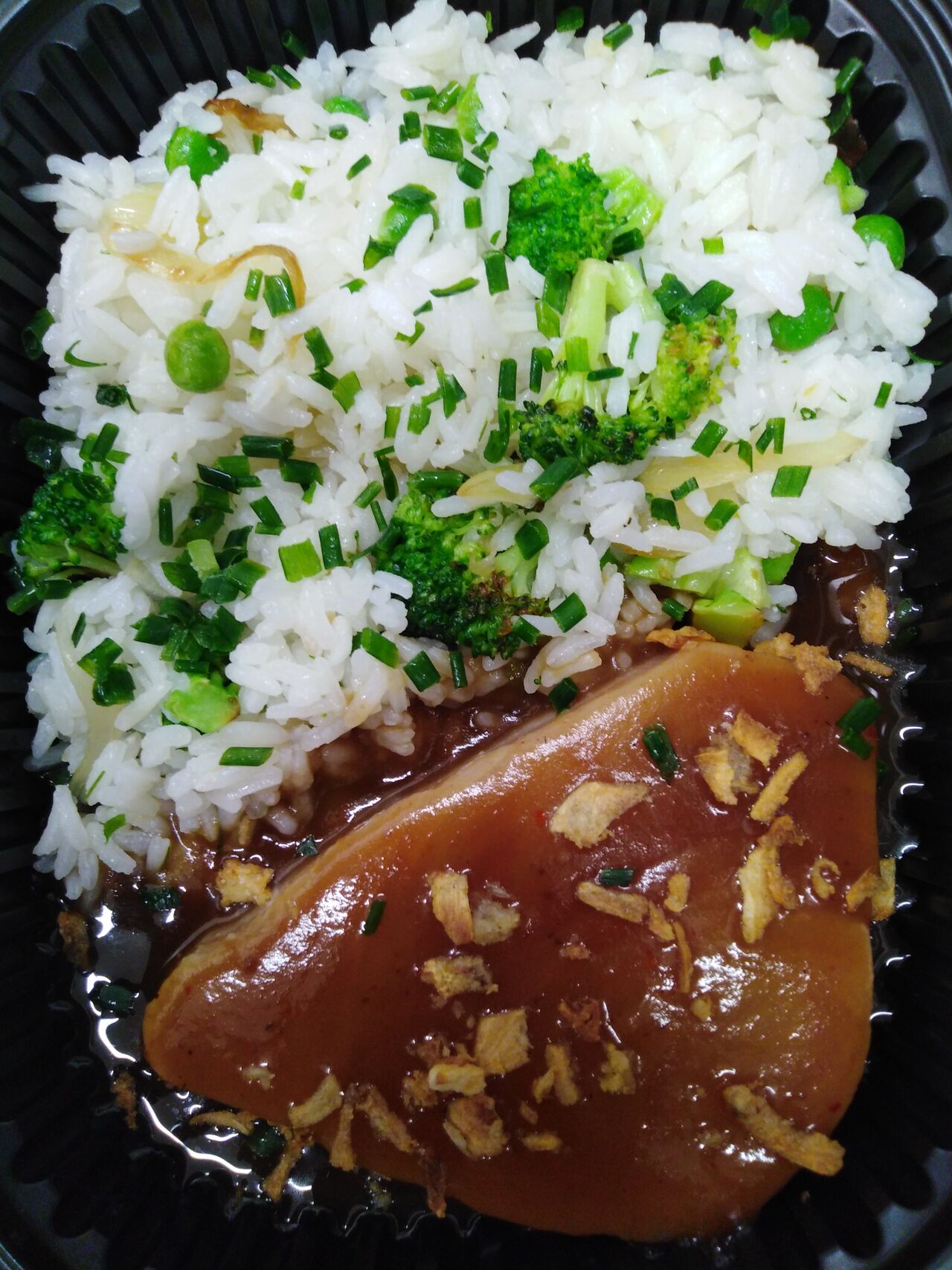 Plat du jour du 6 mars 2020
Steak de thon mi-cuit, sauce au tamarin, riz thaï au brocolis et petit pois
8.50 €