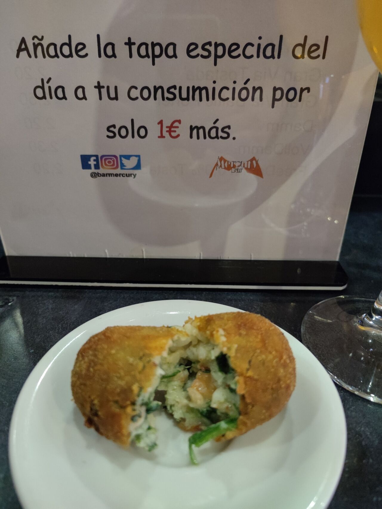 Croqueta de espinacas con langostinos